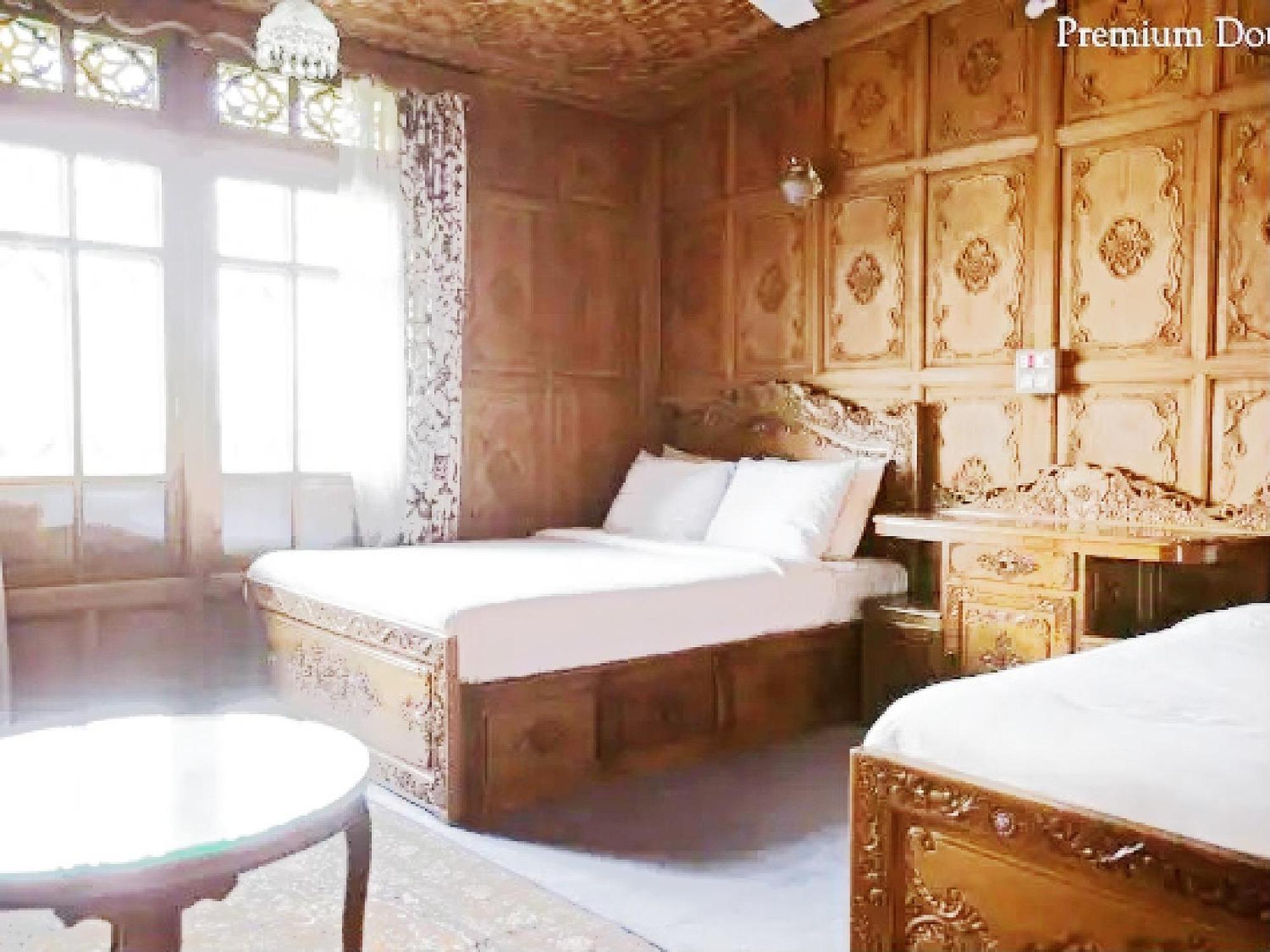 Mascot Houseboats Hotel Srinagar  Exterior photo
