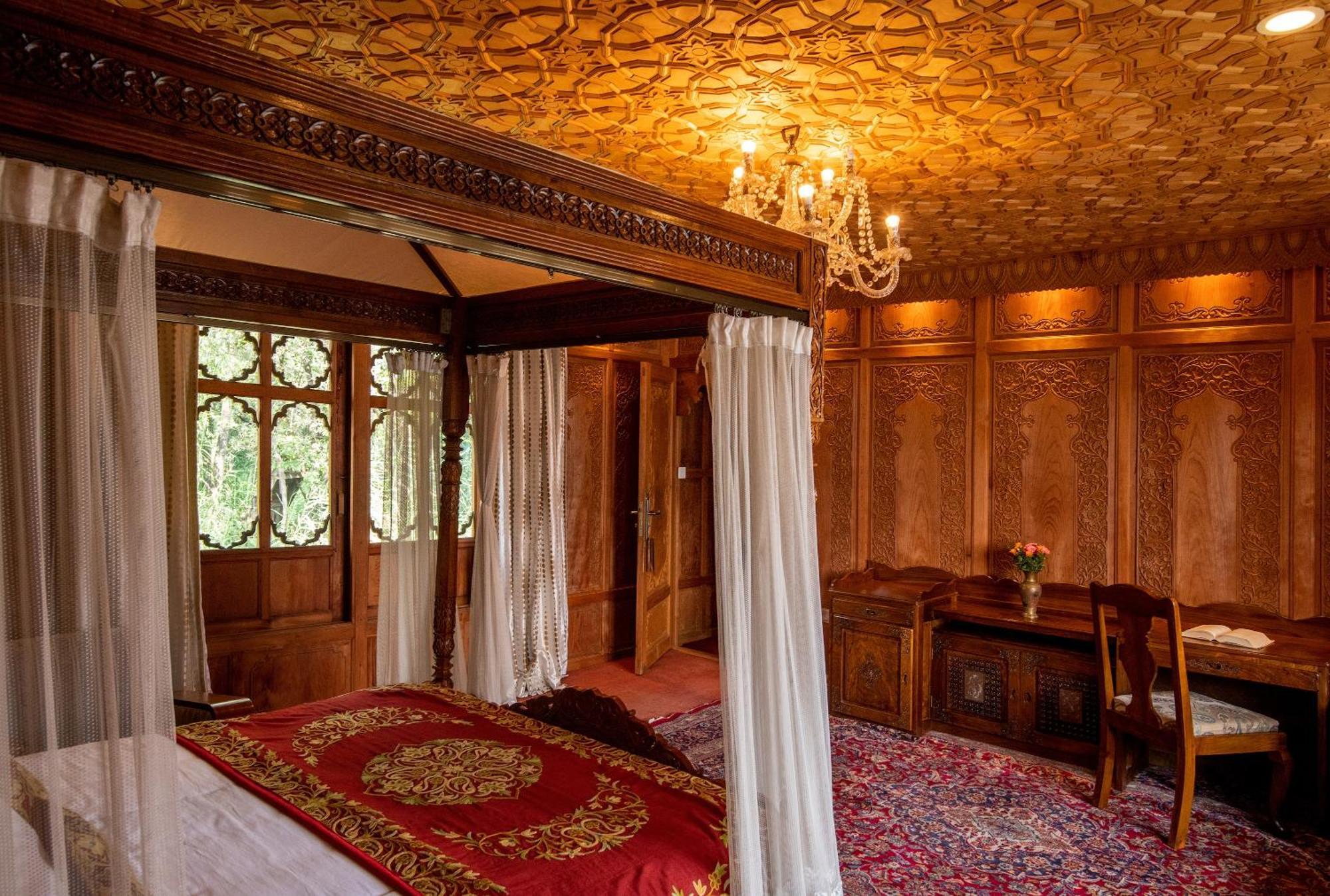 Mascot Houseboats Hotel Srinagar  Exterior photo
