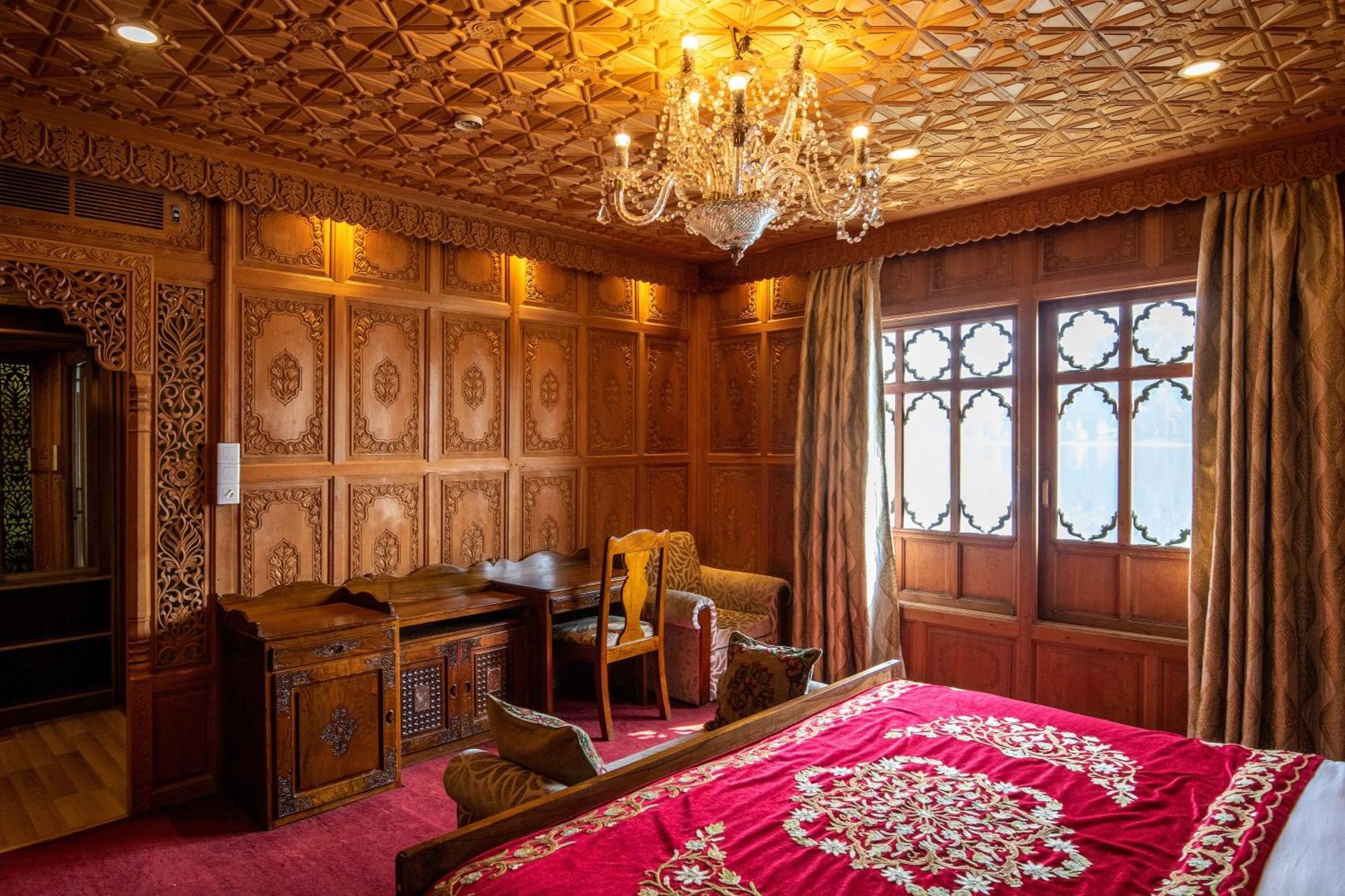 Mascot Houseboats Hotel Srinagar  Exterior photo