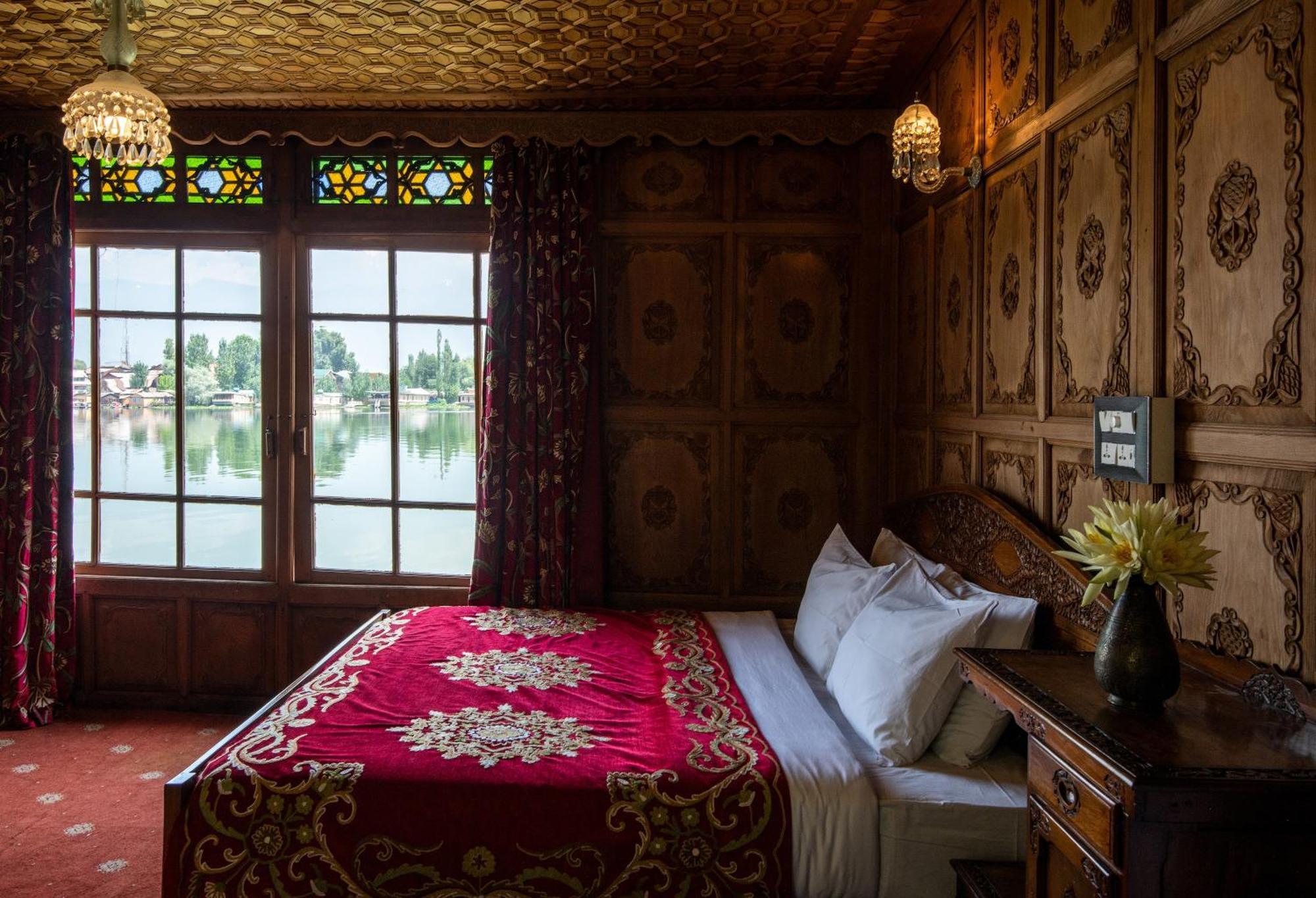 Mascot Houseboats Hotel Srinagar  Exterior photo