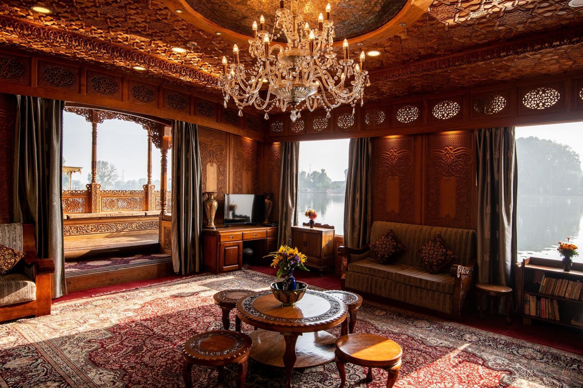 Mascot Houseboats Hotel Srinagar  Exterior photo