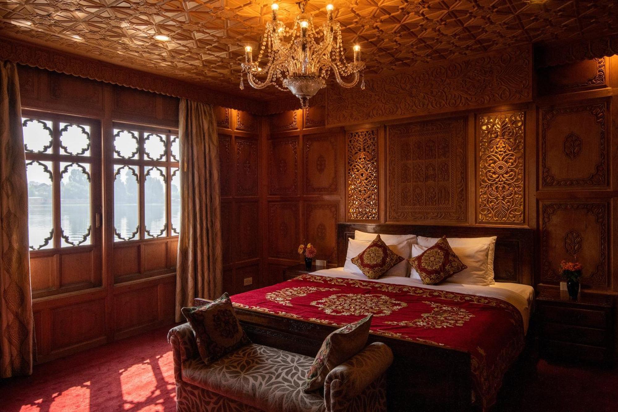 Mascot Houseboats Hotel Srinagar  Exterior photo