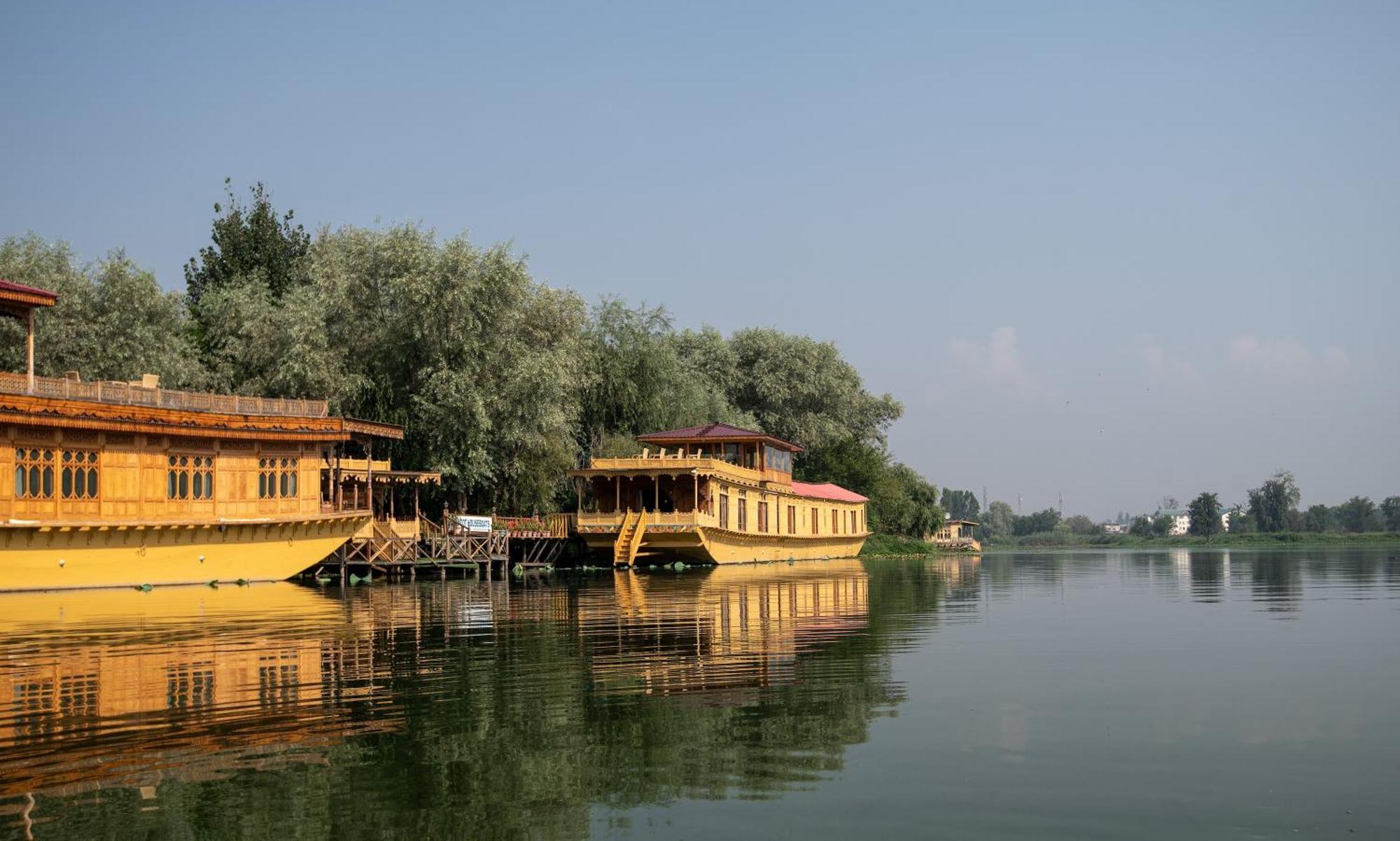 Mascot Houseboats Hotel Srinagar  Exterior photo