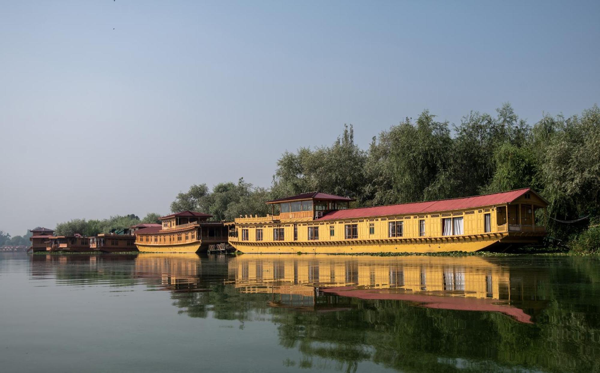 Mascot Houseboats Hotel Srinagar  Exterior photo
