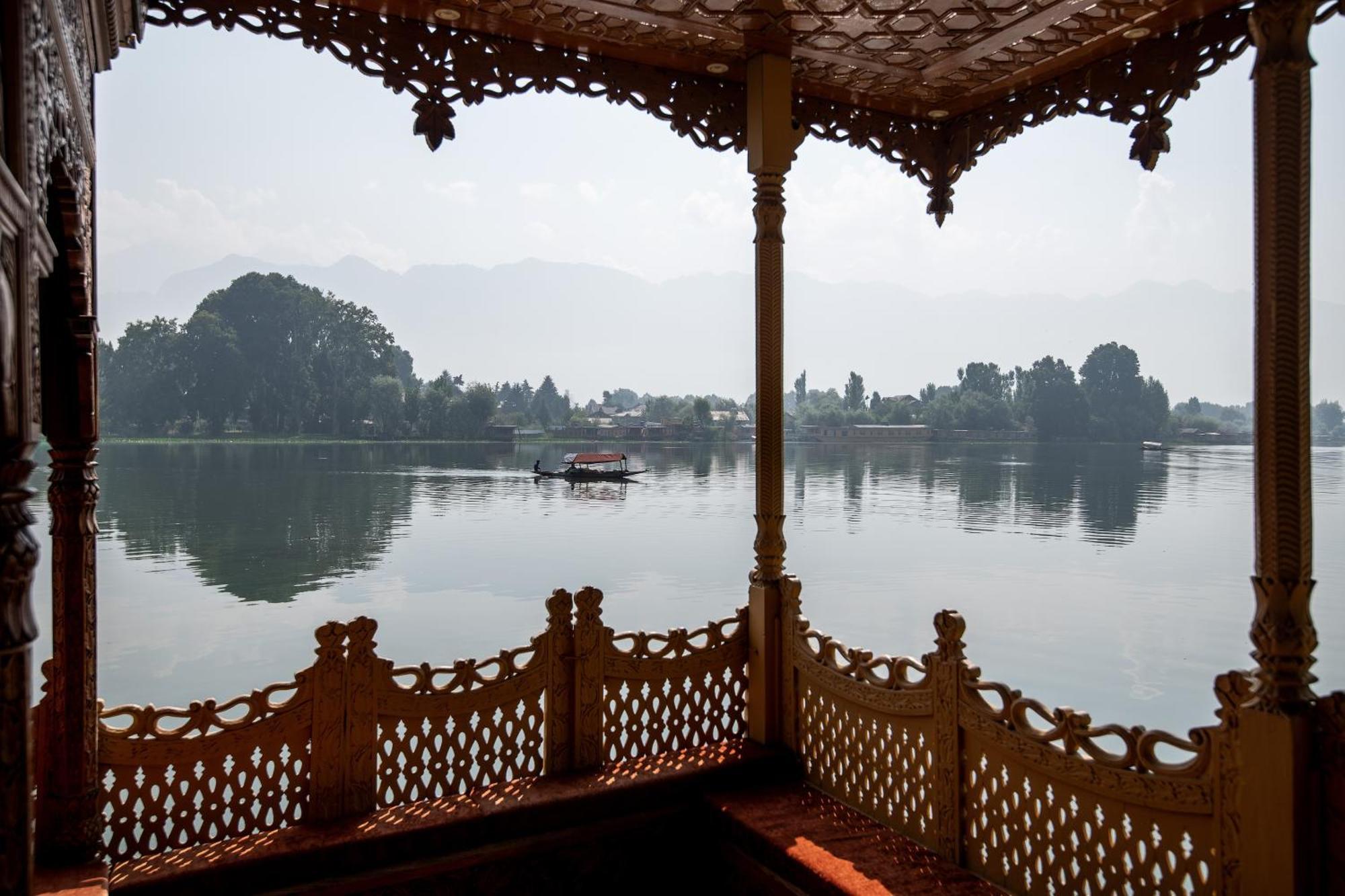 Mascot Houseboats Hotel Srinagar  Exterior photo