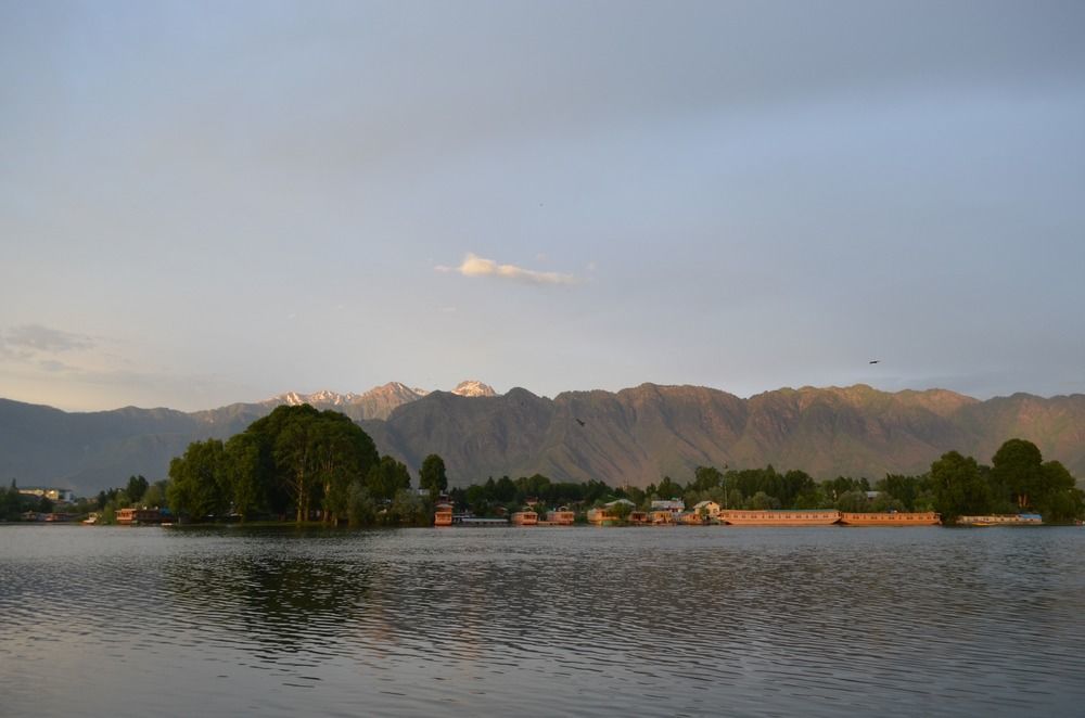 Mascot Houseboats Hotel Srinagar  Exterior photo