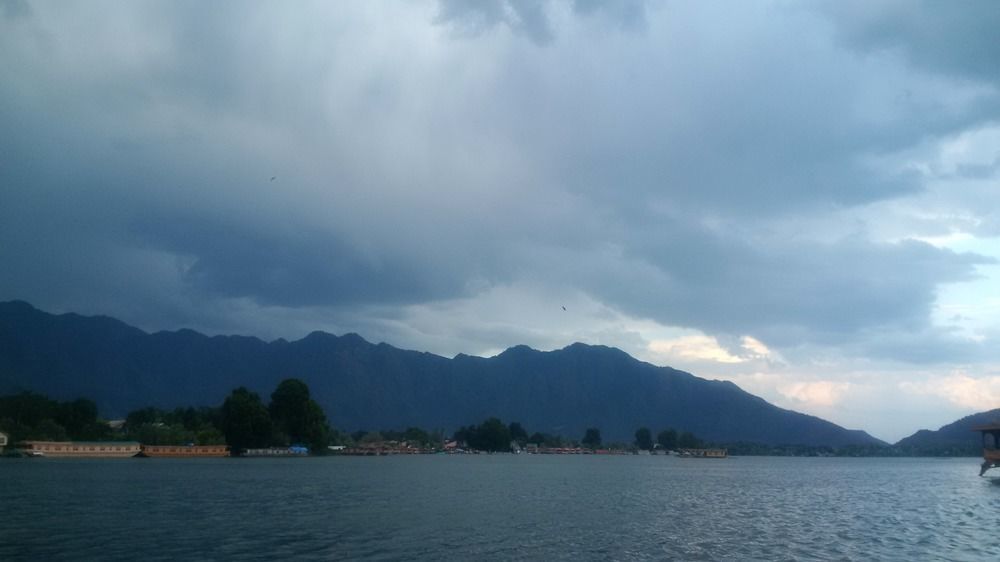 Mascot Houseboats Hotel Srinagar  Exterior photo