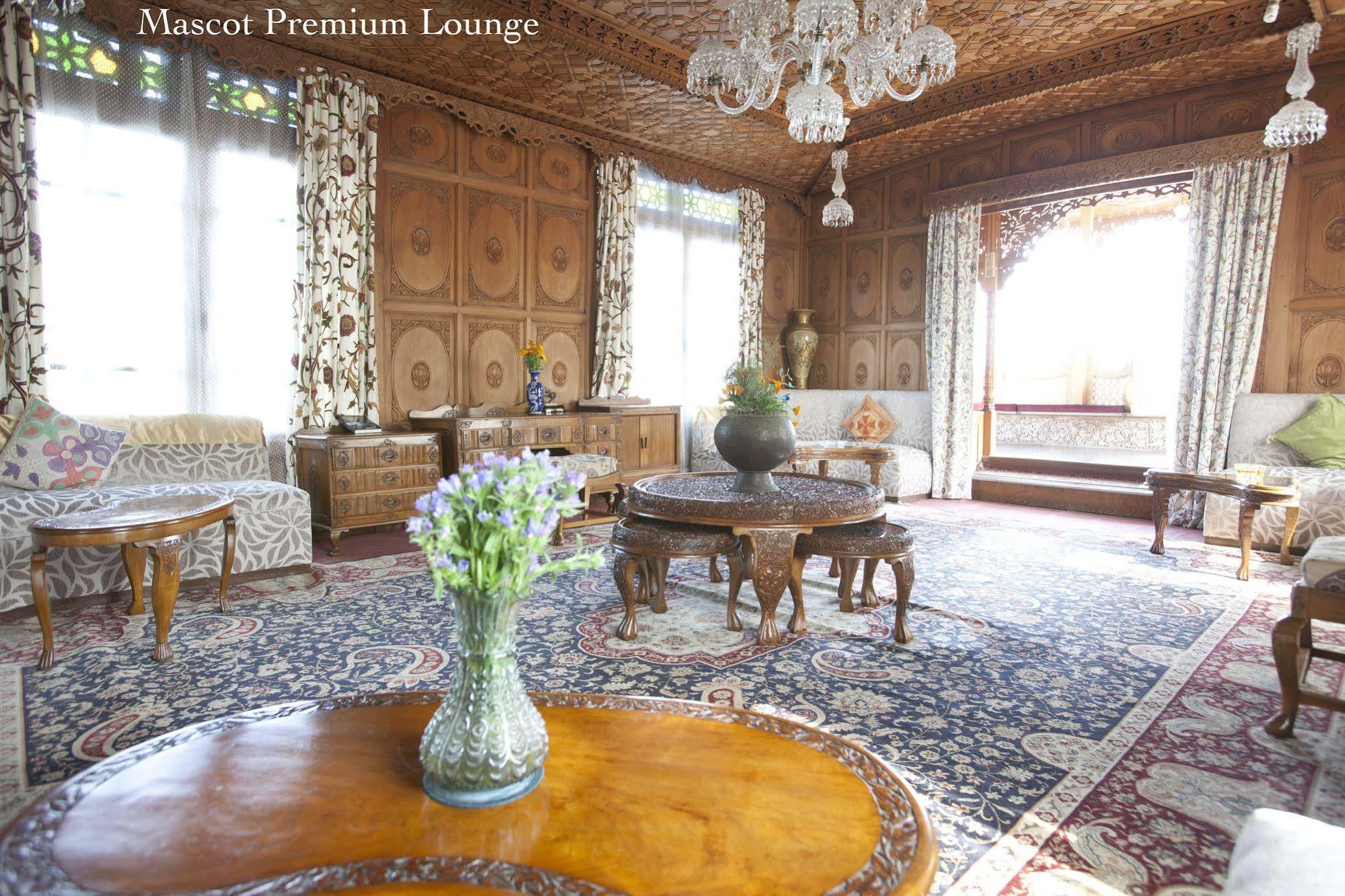 Mascot Houseboats Hotel Srinagar  Exterior photo